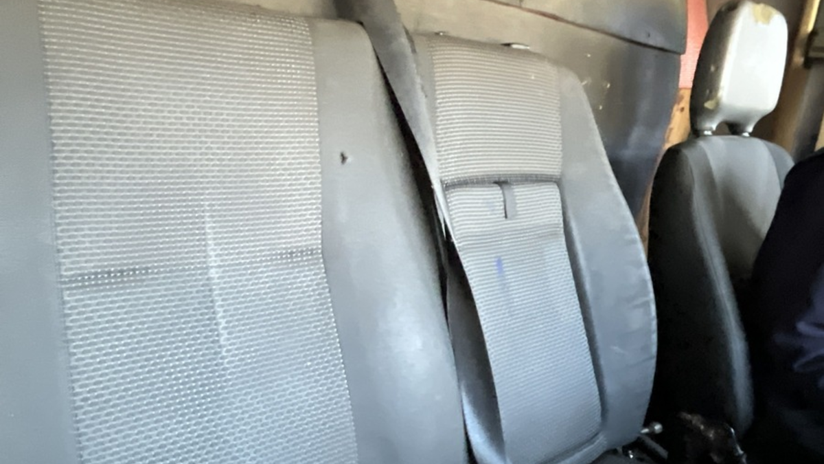 POL-DA: Erbach: Über 50 Mängel/Polizei zieht desolaten Transporter aus dem Verkehr - Foto: presseportal.de