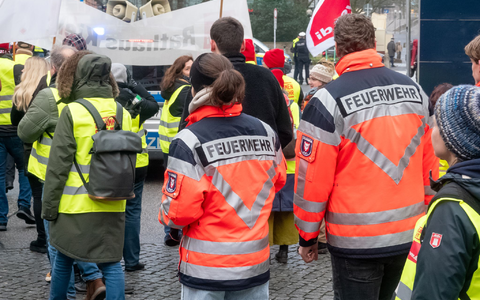 Auch in den kommenden Wochen müssen sich die Schleswig-Holsteinerinnen und Schleswig-Holsteiner auf Warnstreiks einstellen (Archivbild) - Foto: Bodo Marks/dpa
