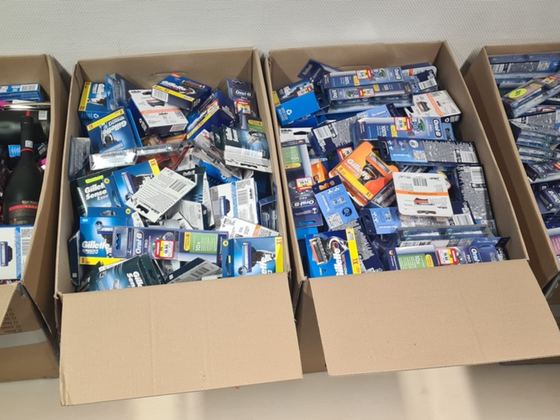 HZA-SI: Ein Schmuggelversuch zum Abschminken - Zoll findet Drogerieartikel im Wert von 23.000 Euro - Foto: presseportal.de