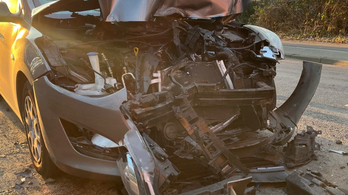 POL-NE: Drei Verletzte nach Auffahrunfall in Folge von Sekundenschlaf - Foto: presseportal.de