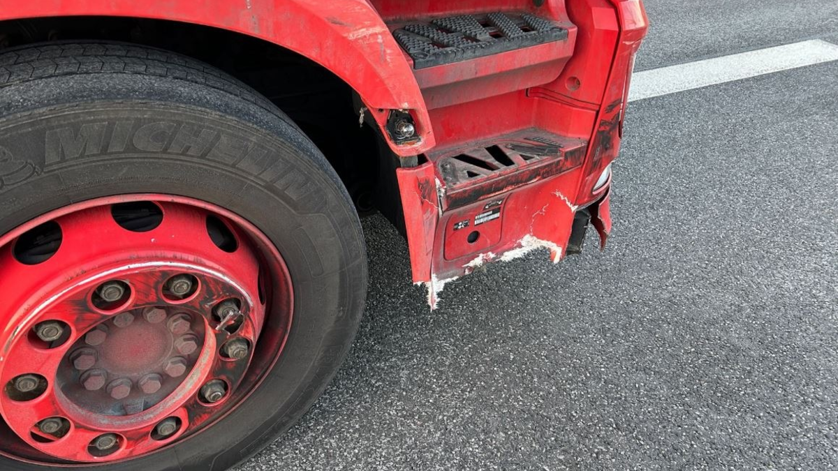 POL-PDLD: B10/AS LD-Nord - Auffahrunfälle infolge Missachtung des Stoppschildes - Foto: presseportal.de