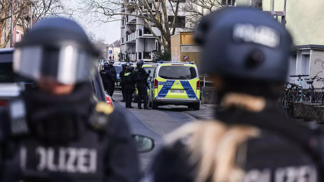 Der Schütze ist weiter flüchtig. - Bild: Oliver Berg/dpa