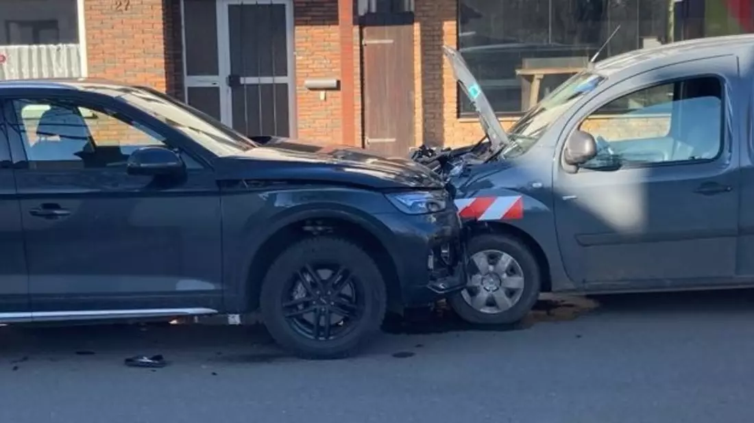 POL-HX: Knapp 50.000 Euro Schaden nach Unfall - Bild: presseportal.de