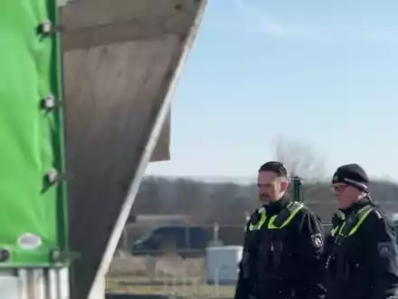 POL-EU: Gefahrgut-Lkw wies Mängel auf - Polizei Euskirchen beteiligt sich an europaweiter ROADPOL-Kontrollwoche Truck & Bus - Foto: presseportal.de