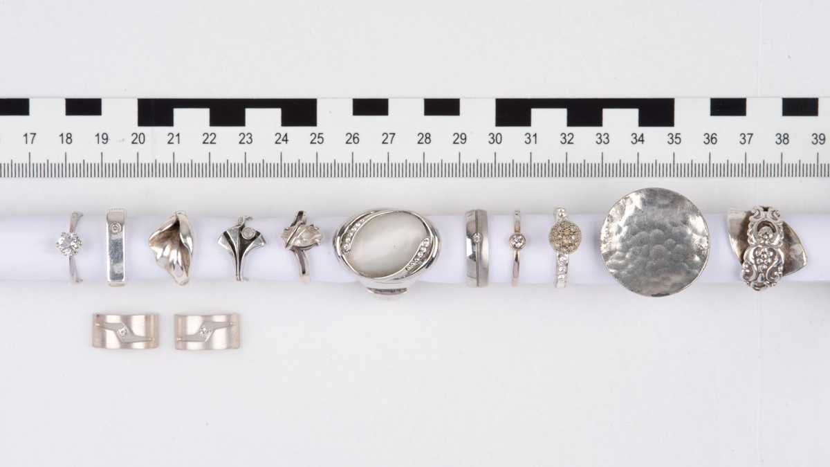 POL-FL: Flensburg/Handewitt: Eigentümer von Schmuckgegenständen gesucht - Foto: presseportal.de