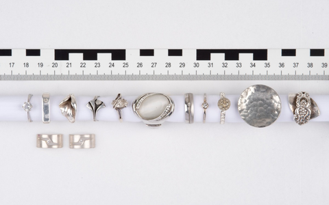 POL-FL: Flensburg/Handewitt: Eigentümer von Schmuckgegenständen gesucht - Foto: presseportal.de