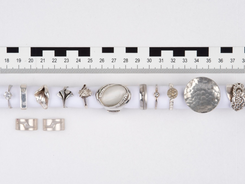 POL-FL: Flensburg/Handewitt: Eigentümer von Schmuckgegenständen gesucht - Foto: presseportal.de