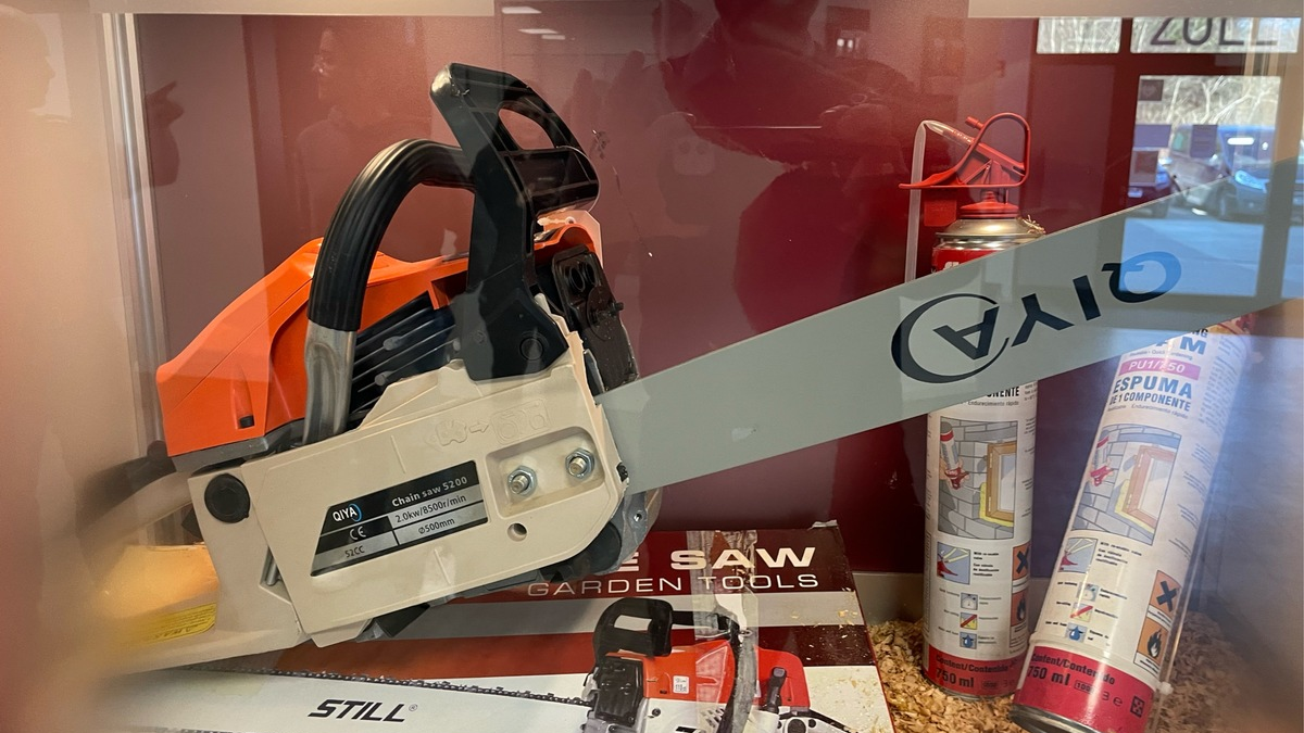 HZA-AC: Pop-Up-Ausstellung ECHT FALSCH! des Deutschen Zollmuseums zu Gast in Düren / Die Ausstellung kann bis zum 11. April 2025 im Zollamt Düren angeschaut werden. - Foto: presseportal.de