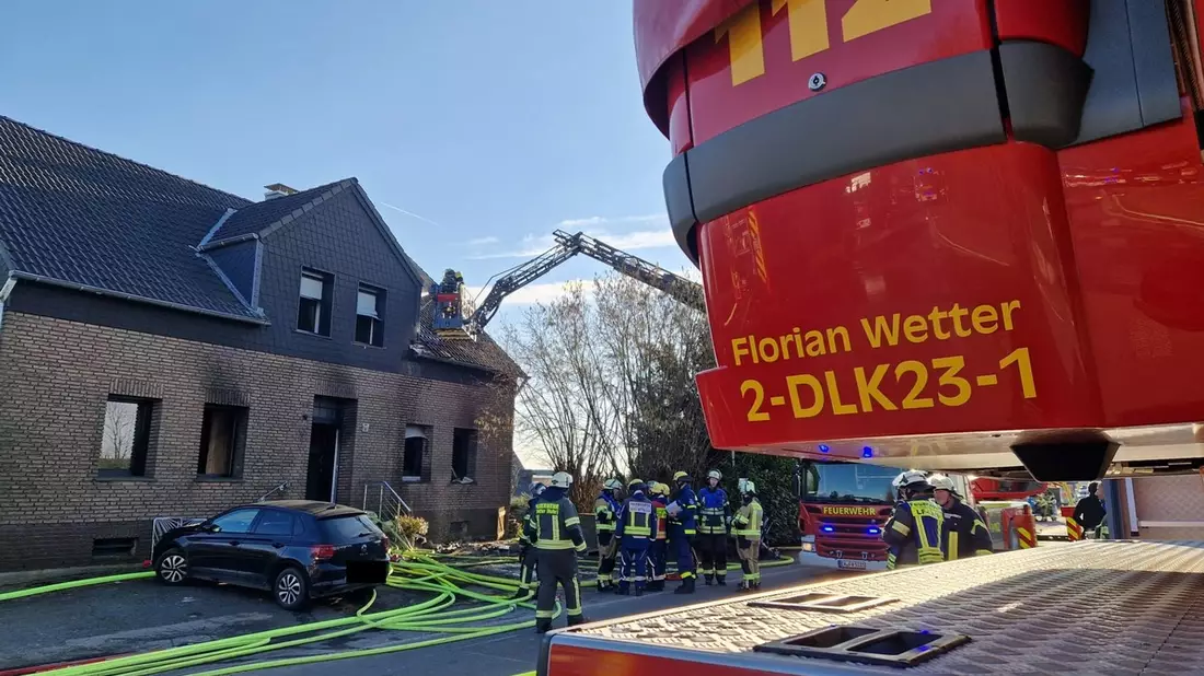 FW-EN: Feuerwehren Gevelsberg und Wetter (Ruhr) bekämpfen Wohnungsbrand an der Stadtgrenze - Bild: presseportal.de