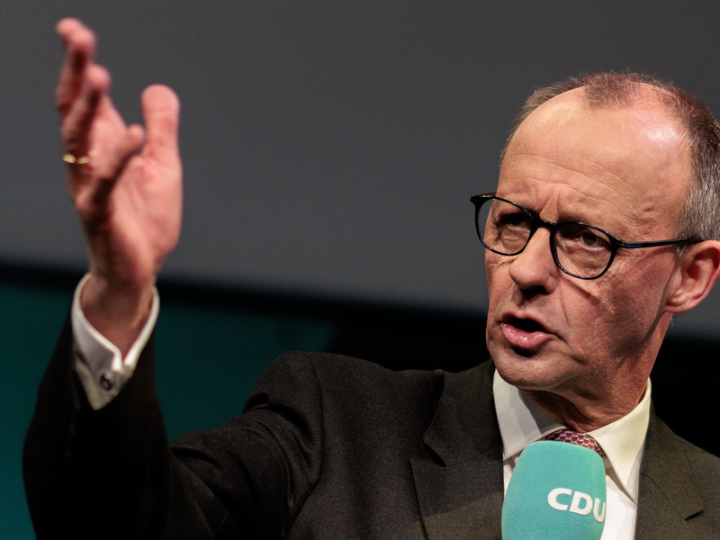 «Wir müssen jetzt Prioritäten neu ordnen», sagt Friedrich Merz.  - Foto: Carsten Koall/dpa