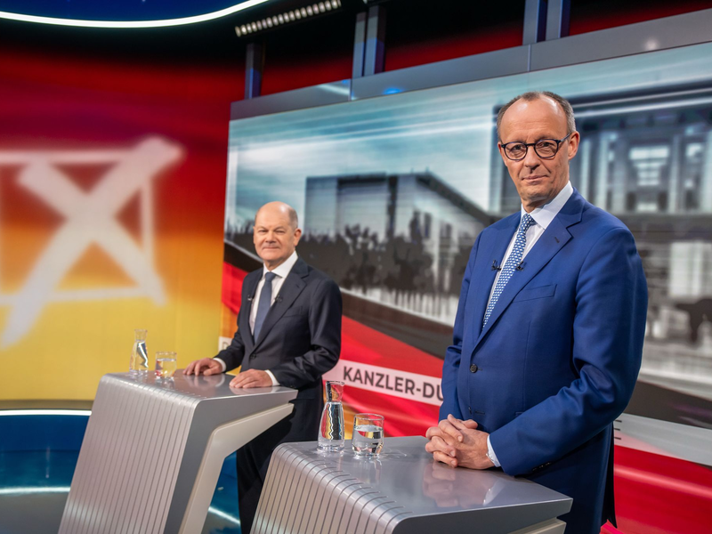 Es war das letzte TV-Duell der beiden aussichtsreichsten Kanzlerkandidaten. - Foto: Michael Kappeler/dpa-Pool/dpa