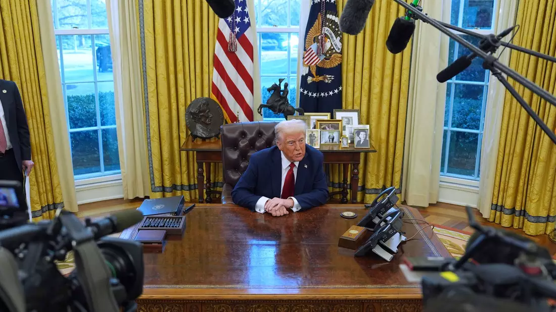 Ins Oval Office und in seine Regierungsmaschine Air Force One lässt Trump die Nachrichtenagentur AP vorerst nicht mehr rein. (Archivbild) - Bild: Evan Vucci/AP/dpa
