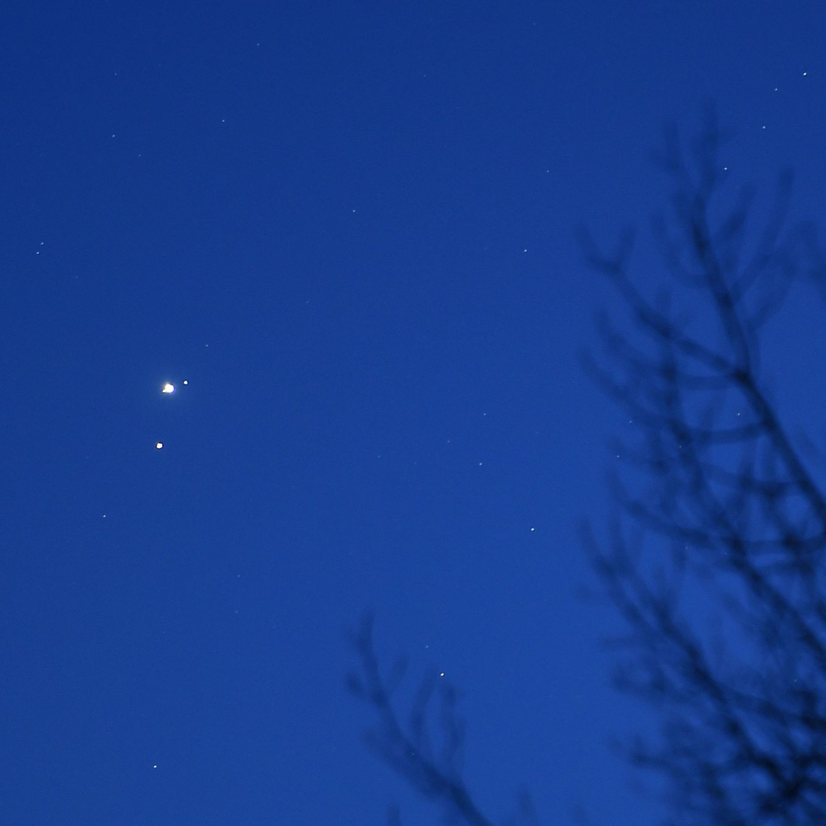 ILLUSTRATION - Jupiter und Mars am Nachthimmel  - Foto: Joe Giddens/PA Wire/dpa