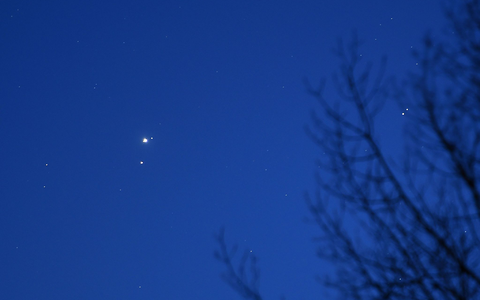 ILLUSTRATION - Jupiter und Mars am Nachthimmel  - Foto: Joe Giddens/PA Wire/dpa
