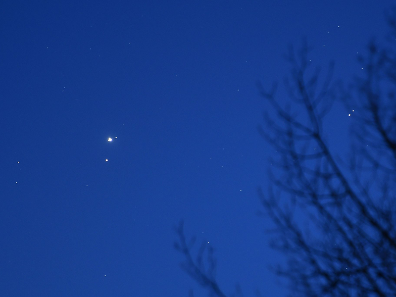 ILLUSTRATION - Jupiter und Mars am Nachthimmel  - Foto: Joe Giddens/PA Wire/dpa