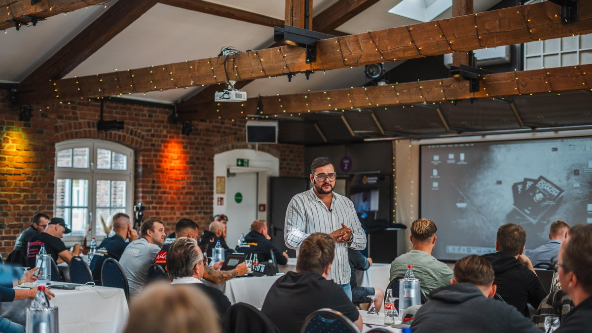 Sind ausländische Fachkräfte der Schlüssel? Ein Experte verrät, wie das Handwerk dem Fachkräftemangel entgegenwirken kann - Foto: presseportal.de