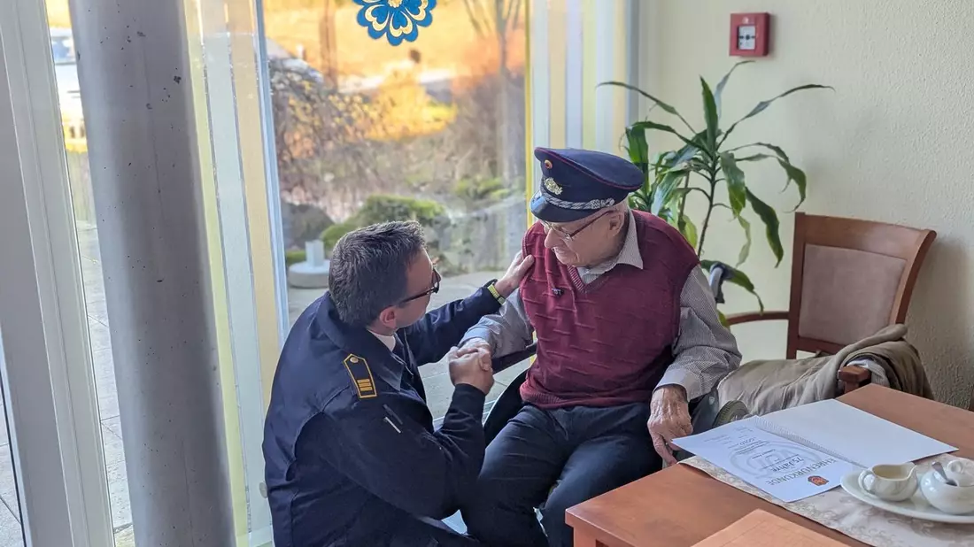 FW-AR: Ehrung für 75 Jahre Mitgliedschaft im kleinen Rahmen- Agathafeier in Voßwinkel - Bild: presseportal.de