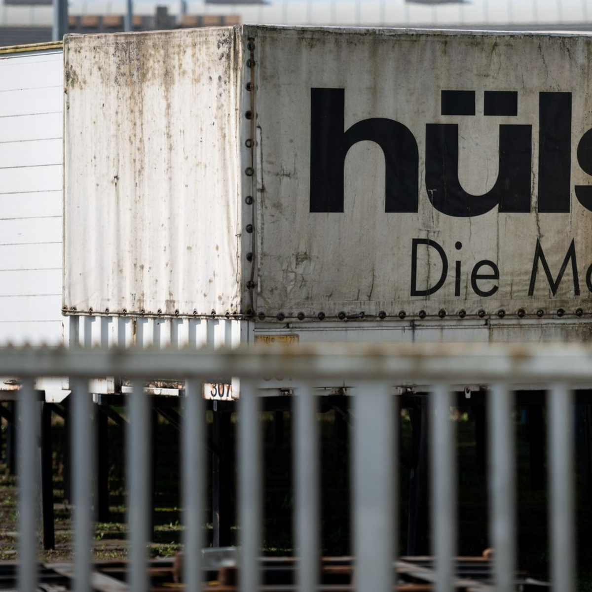 Der Möbelhersteller Hülsta aus Stadtlohn hat den Betrieb 2024 eingestellt. - Foto: Fabian Strauch/dpa