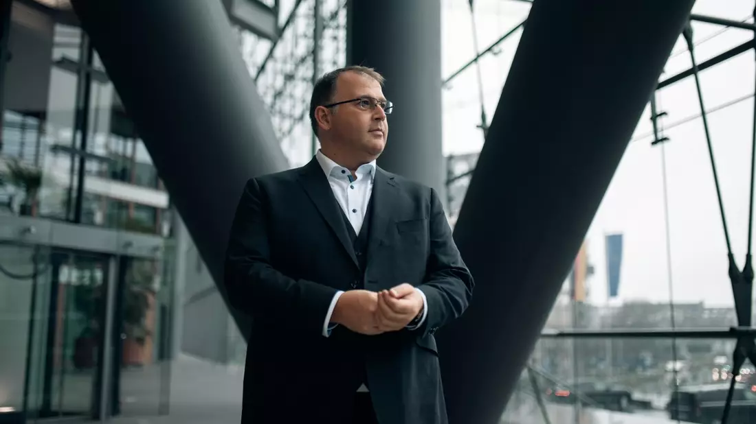 Stiftung gründen – aber ab wann? Stiftungsexperte Sascha Drache klärt über die wichtigsten finanziellen Voraussetzungen auf - Bild: presseportal.de