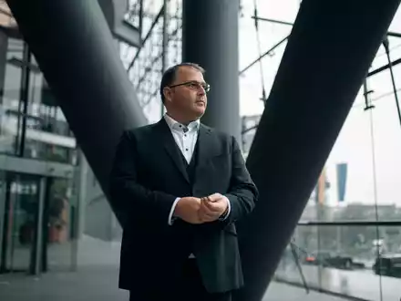 Stiftung gründen – aber ab wann? Stiftungsexperte Sascha Drache klärt über die wichtigsten finanziellen Voraussetzungen auf - Foto: presseportal.de