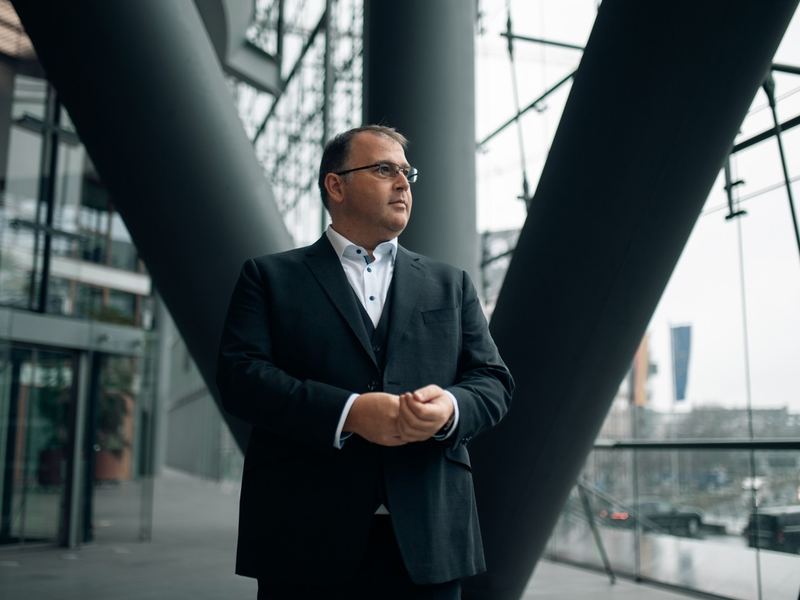 Stiftung gründen – aber ab wann? Stiftungsexperte Sascha Drache klärt über die wichtigsten finanziellen Voraussetzungen auf - Foto: presseportal.de