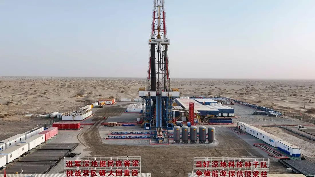 Das Bohrloch «Shenditake 1» erreicht eine Tiefe von 10.910 Metern. - Bild: Hu Huhu/XinHua/dpa