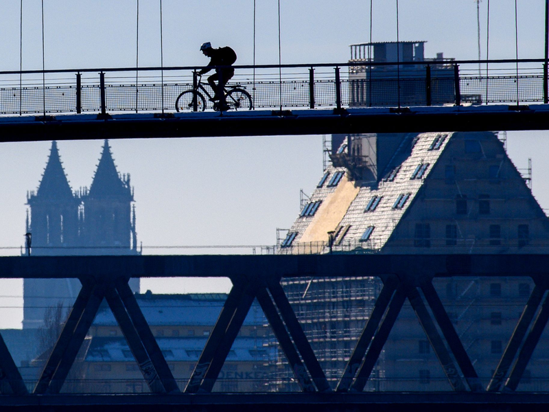 Nur wenige Regentropfen erwartet der Deutsche Wetterdienst am Wahlsonntag.  - Foto: Klaus-Dietmar Gabbert/dpa