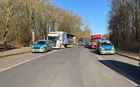 POL-ST: Kreis Steinfurt, Verkehrsdienst führt Kontrollen bei Bussen und LKW durch Positives Ergebnis bei Schulbussen - Foto: presseportal.de