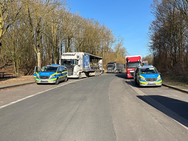 POL-ST: Kreis Steinfurt, Verkehrsdienst führt Kontrollen bei Bussen und LKW durch Positives Ergebnis bei Schulbussen - Foto: presseportal.de