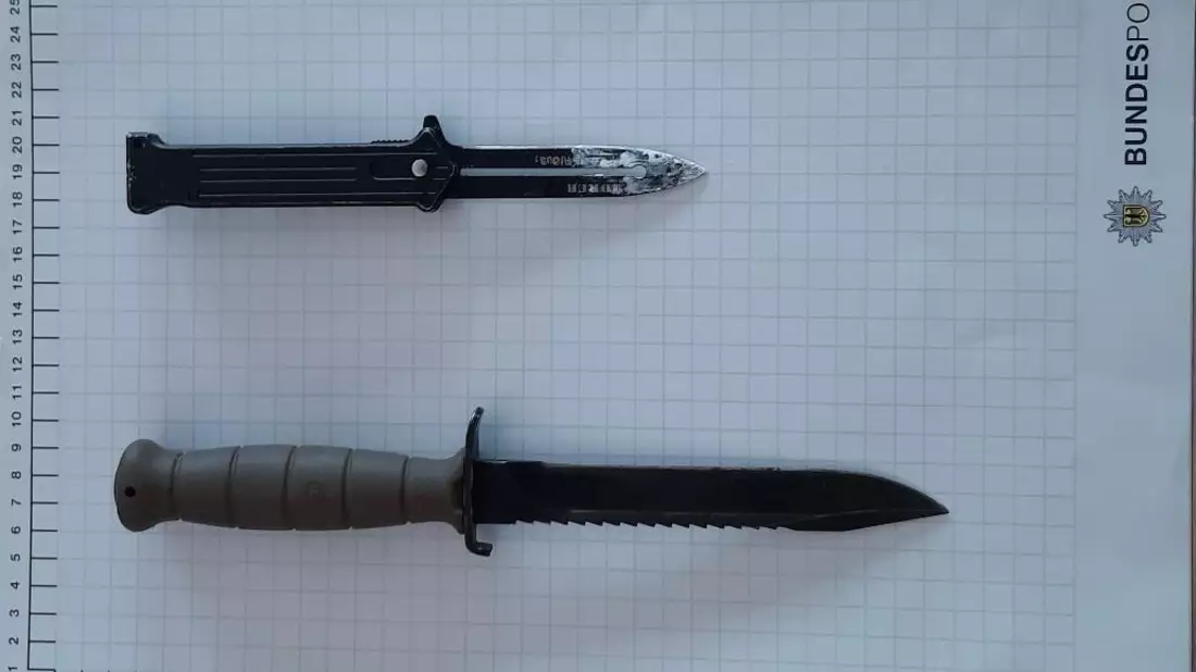 BPOL NRW: Bundespolizei stellt Messer bei 41-jährigen Mann sicher - Bild: presseportal.de