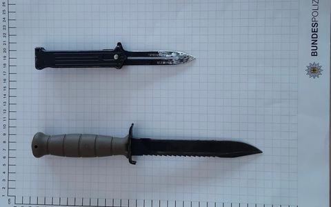 BPOL NRW: Bundespolizei stellt Messer bei 41-jährigen Mann sicher - Foto: presseportal.de