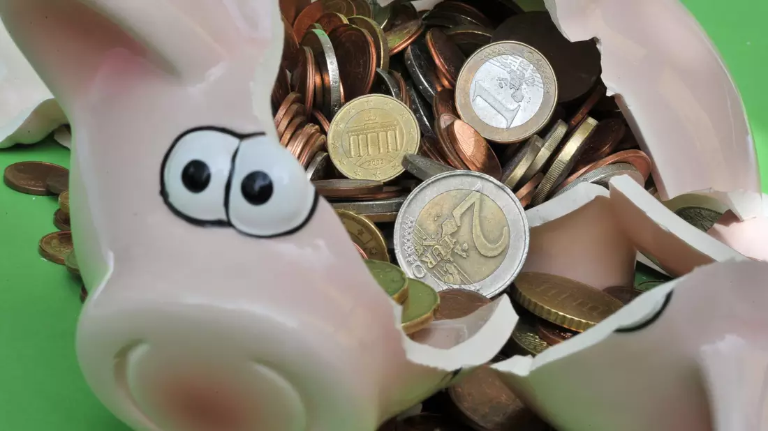 Bei einem Einbruch in ein Einfamilienhaus hat ein Dieb Wertvolles aus den Kinderzimmern gestohlen. (Symbolbild) - Bild: Peter Kneffel/dpa