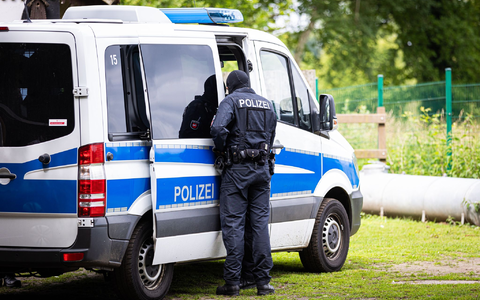Es gab Durchsuchungen in sechs Bundesländern. (Symbolbild) - Foto: Moritz Frankenberg/dpa