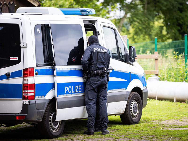 Es gab Durchsuchungen in sechs Bundesländern. (Symbolbild) - Foto: Moritz Frankenberg/dpa