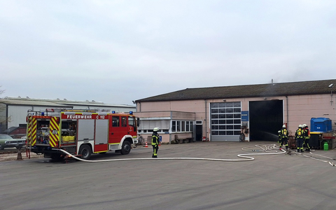 FW Sonsbeck: Zwei Einsätze am Donnerstag: Brennende Gasflasche in Werkstatt und bestimmungsgemäße Auslösung einer Brandmeldeanlage - Foto: presseportal.de