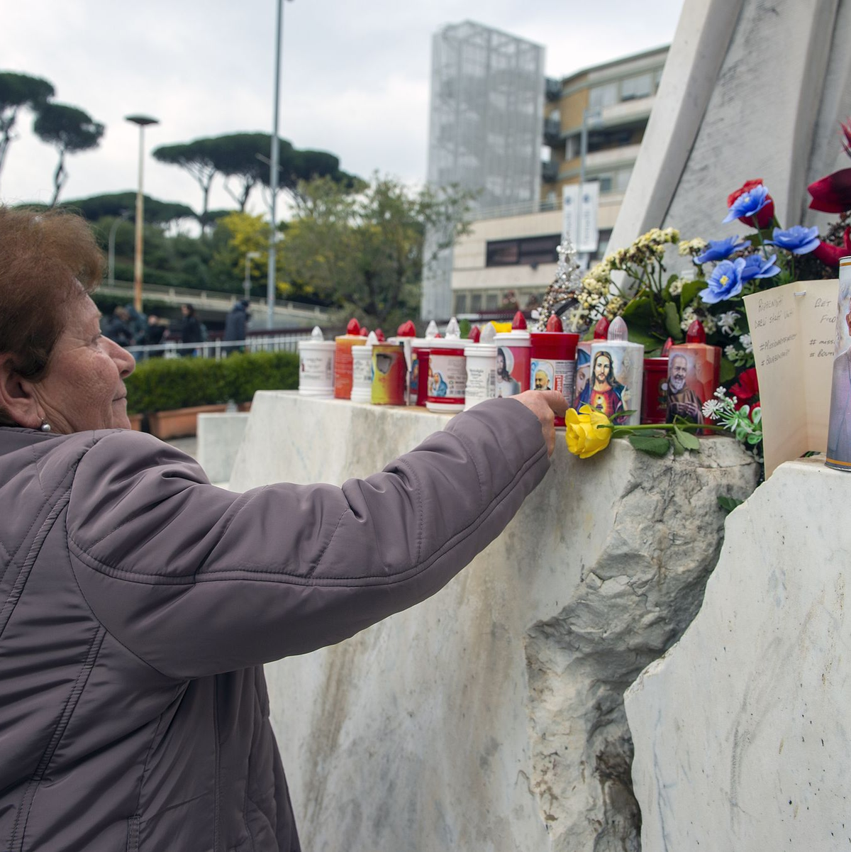 Papst Franziskus hat nach Angaben des Vatikans eine Nacht ohne weitere Komplikationen verbracht. - Foto: Alessia Giuliani/IPA via ZUMA Press/dpa