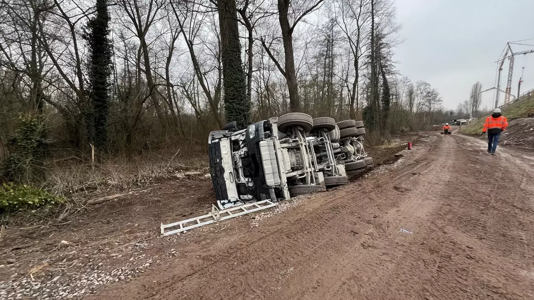 POL-PDLD: Unfall mit Betonmischer - Bild: presseportal.de