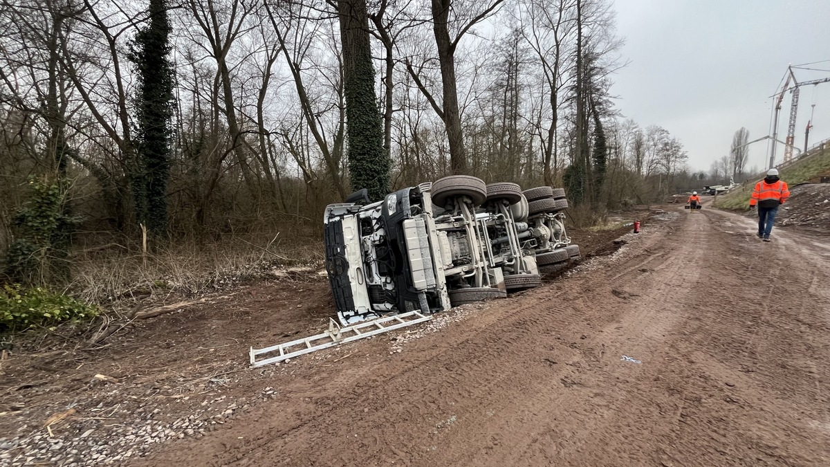 POL-PDLD: Unfall mit Betonmischer - Foto: presseportal.de