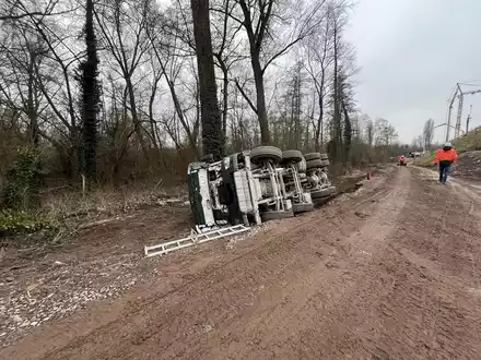 POL-PDLD: Unfall mit Betonmischer - Foto: presseportal.de