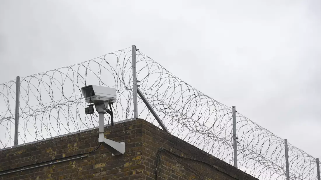 Die Frau soll auch auf dem Schoß des Mannes gesessen haben. (Symbolbild) - Bild: Victoria Jones/Press Association/dpa