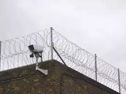 Die Frau soll auch auf dem Schoß des Mannes gesessen haben. (Symbolbild) - Foto: Victoria Jones/Press Association/dpa