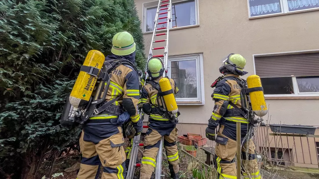FW-E: Zimmerbrand durch Akku in Essen-Borbeck - eine Person verletzt - Bild: presseportal.de