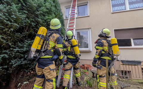 FW-E: Zimmerbrand durch Akku in Essen-Borbeck - eine Person verletzt - Foto: presseportal.de