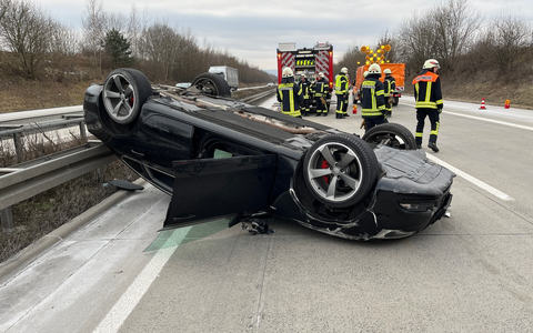 API-TH: A38 Höhe Heilbad Heiligenstadt - Pkw überschlägt sich mehrfach - Foto: presseportal.de