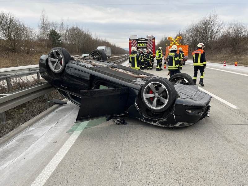 API-TH: A38 Höhe Heilbad Heiligenstadt - Pkw überschlägt sich mehrfach - Foto: presseportal.de