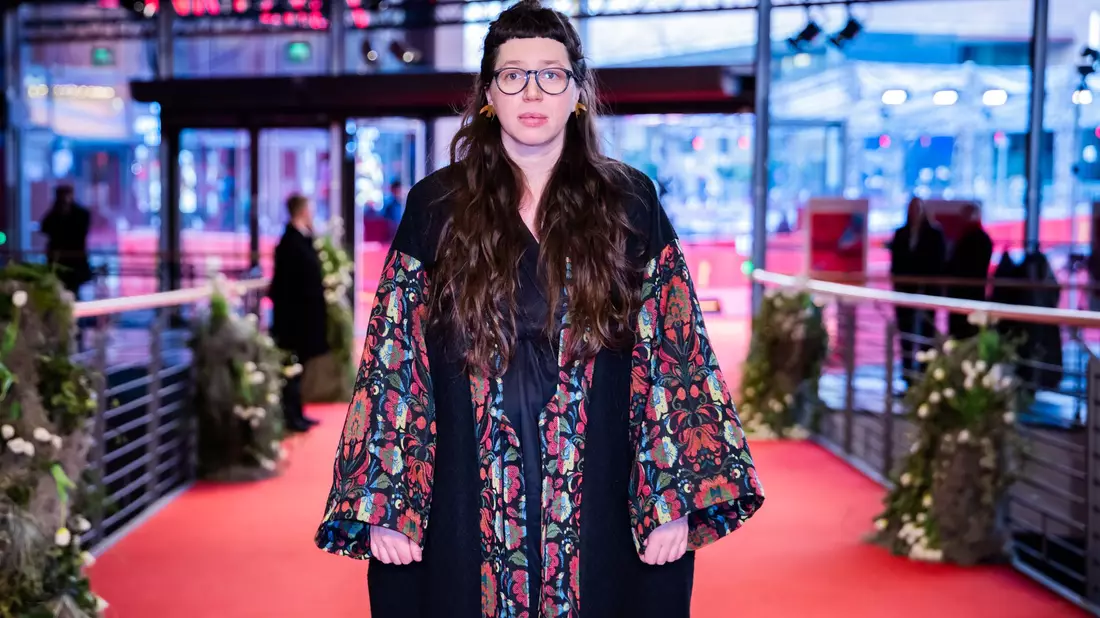 Regisseurin Kateryna Gornostai hat ein Kind bekommen.  - Bild: Christoph Soeder/dpa