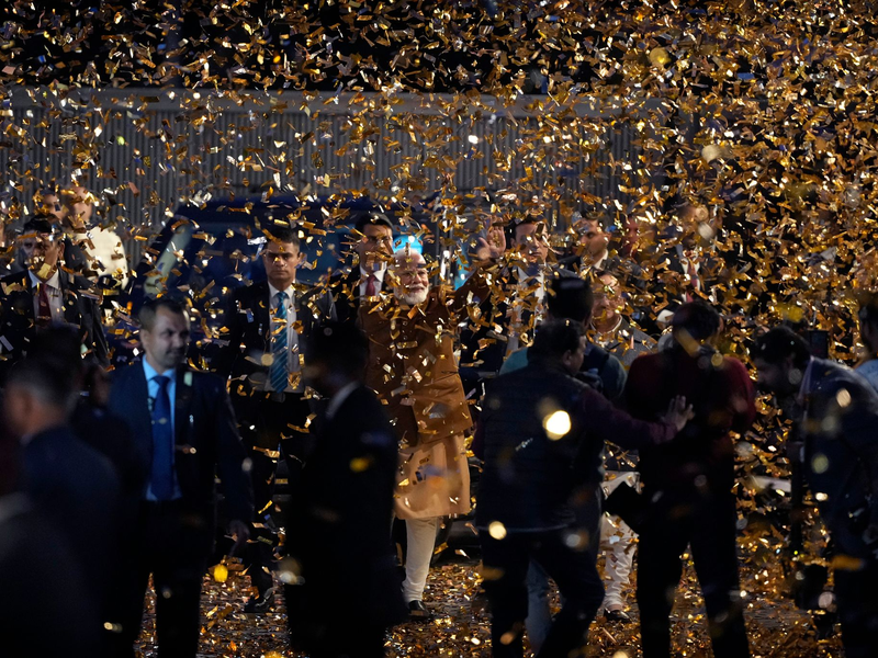 Anhänger der in Indien regierenden Partei BJP feiern zusammen mit Premierminister Narendra Modi ihren Sieg bei der Regionalwahl in Delhi. (Foto Archiv) - Foto: Manish Swarup/AP/dpa