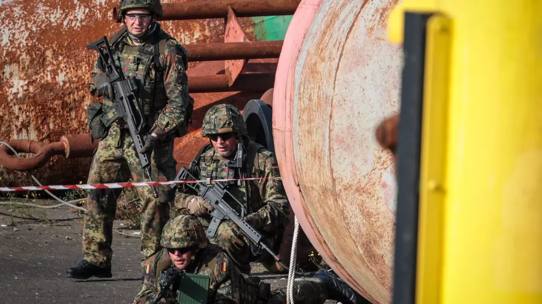 Heimatschützer bei der Bundeswehr-Übung Fishtown Guard 2024 - Bild: Focke Strangmann/dpa