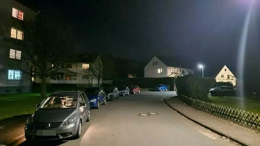 POL-HM: Zeugenaufruf nach Unfallflucht in Bodenwerder - Auto stark beschädigt - Bild: presseportal.de
