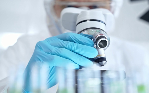 Neuer Wirkstoff Desoxyribose bietet vielversprechende Lösung gegen Haarausfall - Foto: presseportal.de